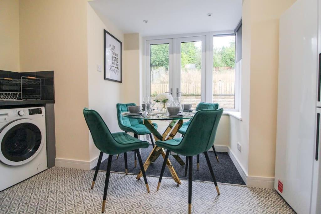 Modern 3 Bed, Contractors Welcome, Bradford 布雷得佛 外观 照片