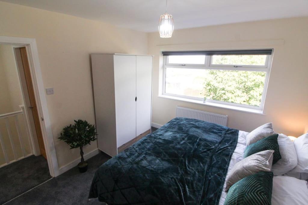 Modern 3 Bed, Contractors Welcome, Bradford 布雷得佛 外观 照片