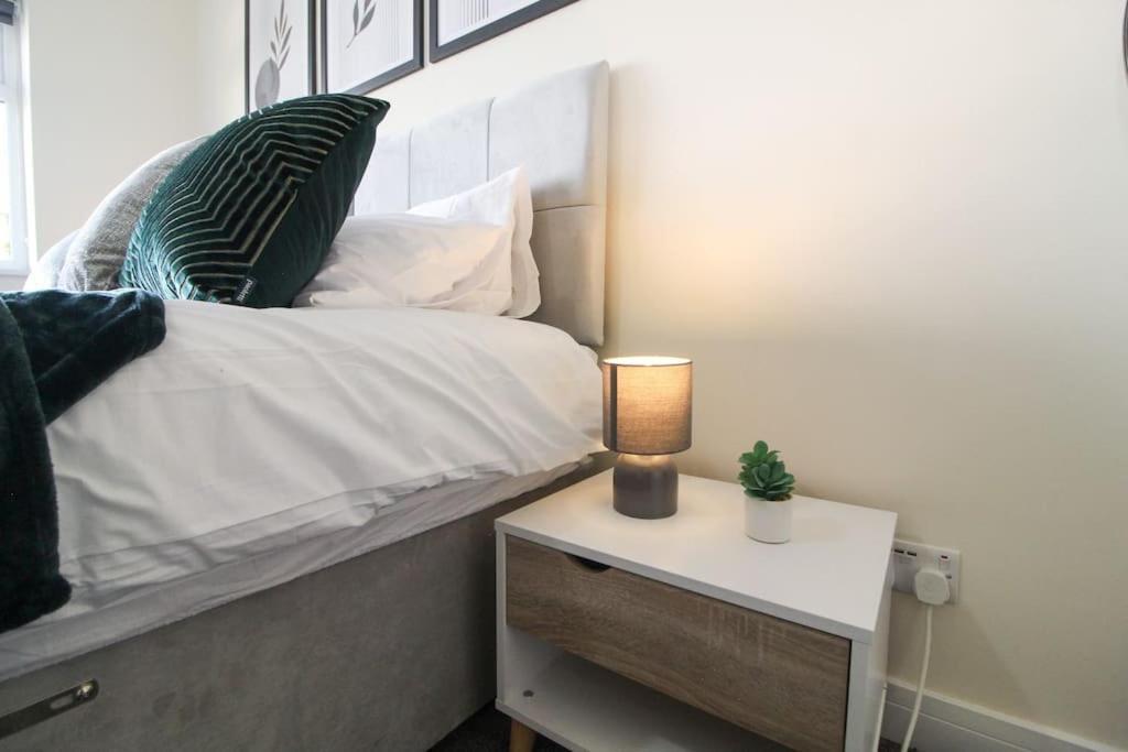 Modern 3 Bed, Contractors Welcome, Bradford 布雷得佛 外观 照片