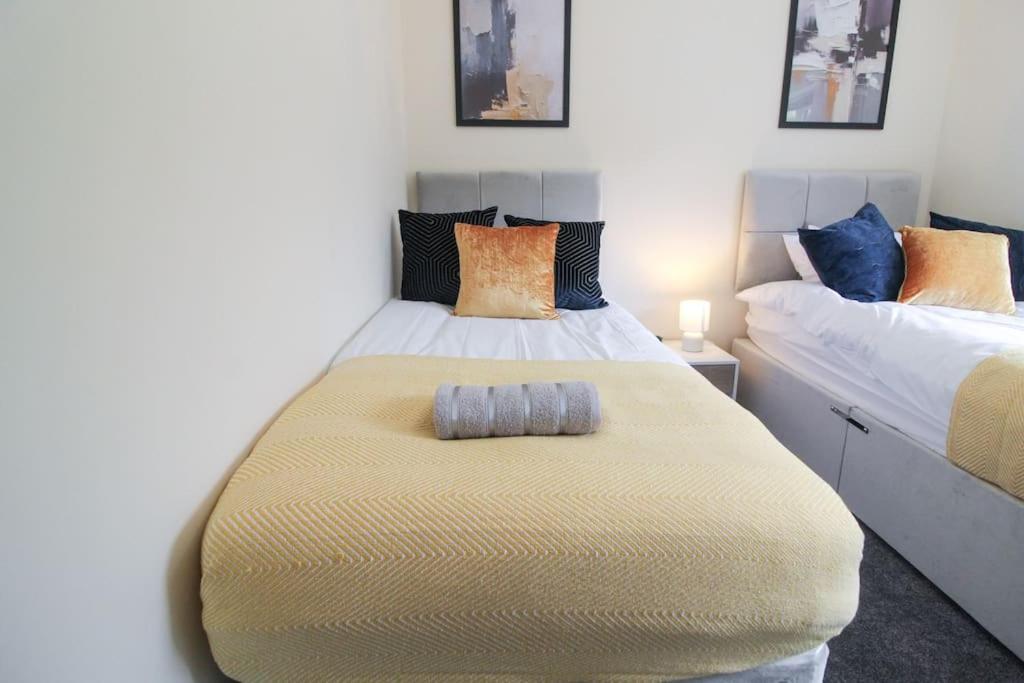 Modern 3 Bed, Contractors Welcome, Bradford 布雷得佛 外观 照片
