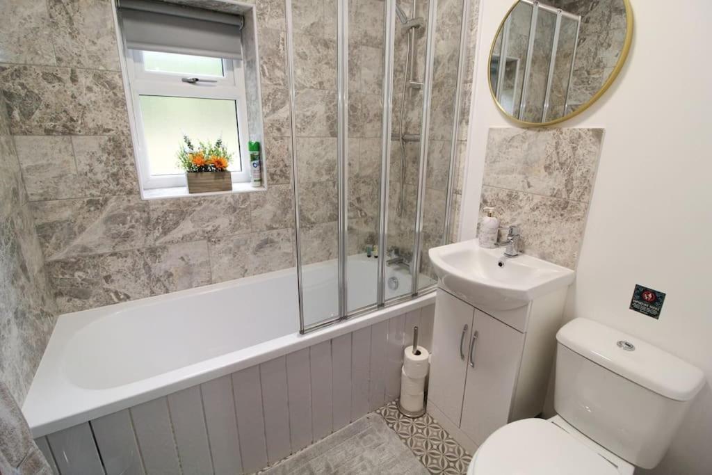 Modern 3 Bed, Contractors Welcome, Bradford 布雷得佛 外观 照片