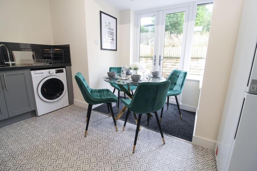 Modern 3 Bed, Contractors Welcome, Bradford 布雷得佛 外观 照片