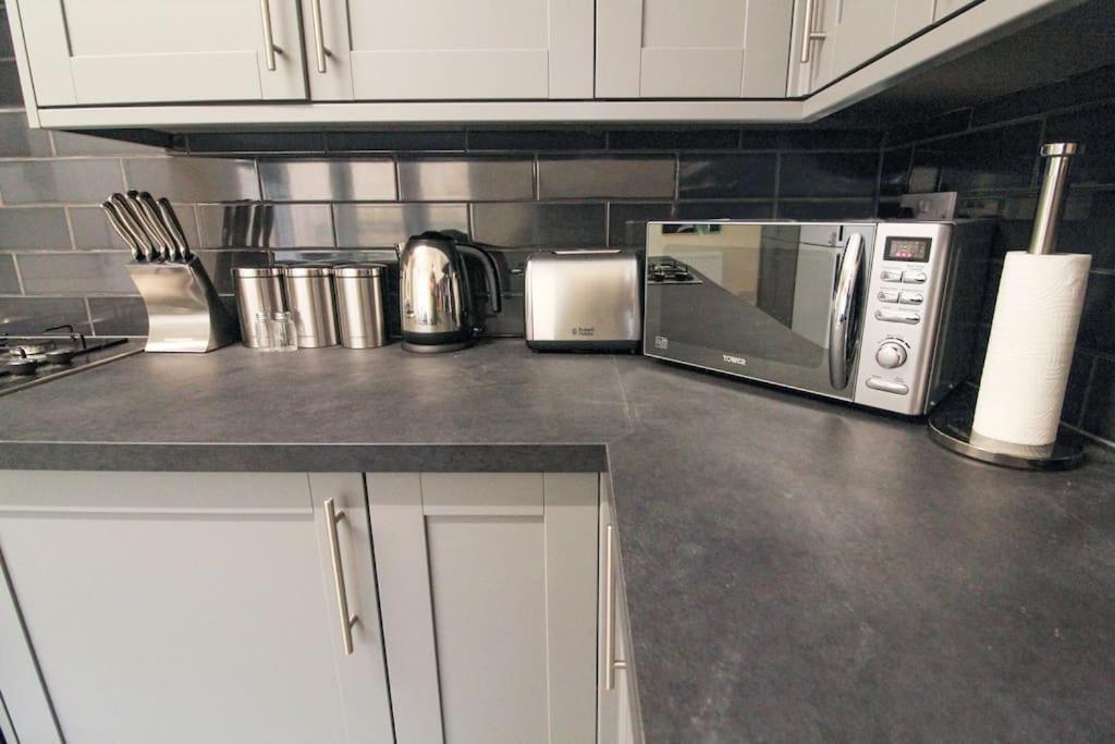 Modern 3 Bed, Contractors Welcome, Bradford 布雷得佛 外观 照片