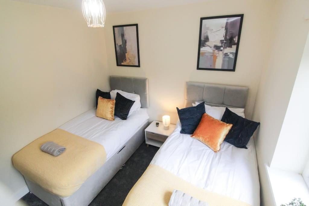Modern 3 Bed, Contractors Welcome, Bradford 布雷得佛 外观 照片