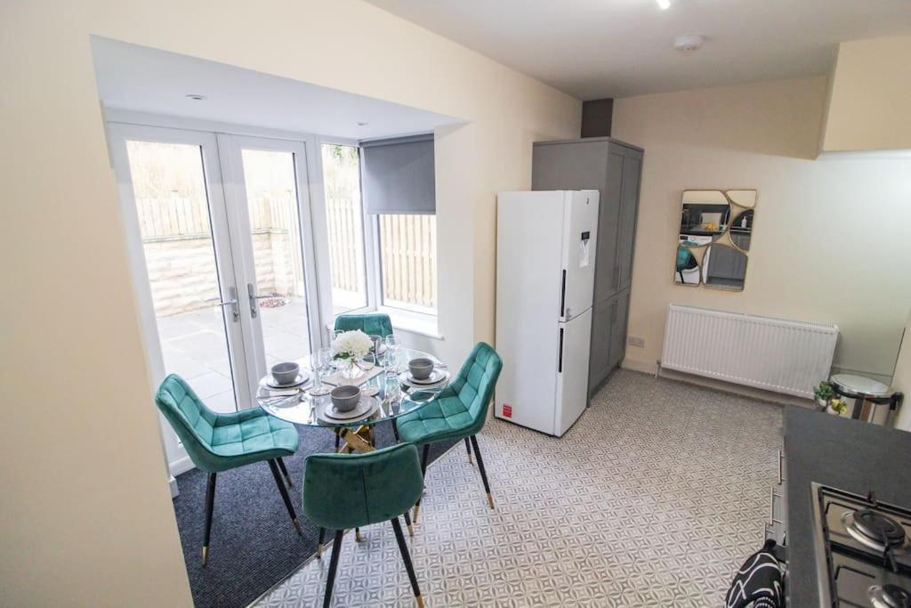 Modern 3 Bed, Contractors Welcome, Bradford 布雷得佛 外观 照片
