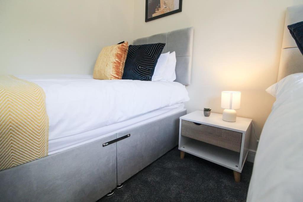 Modern 3 Bed, Contractors Welcome, Bradford 布雷得佛 外观 照片
