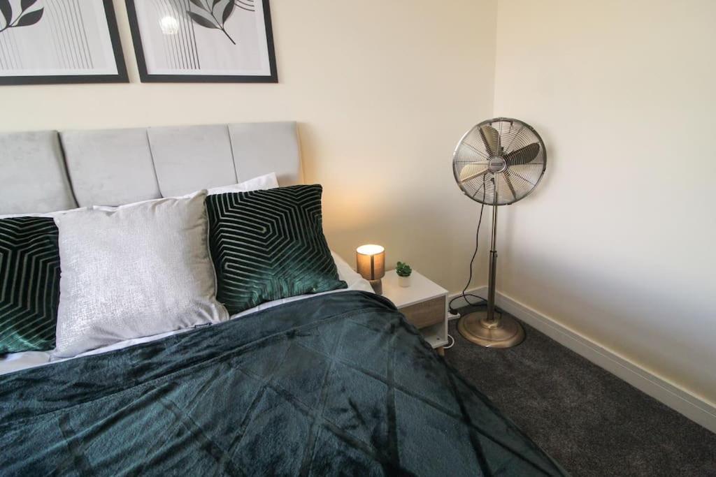 Modern 3 Bed, Contractors Welcome, Bradford 布雷得佛 外观 照片