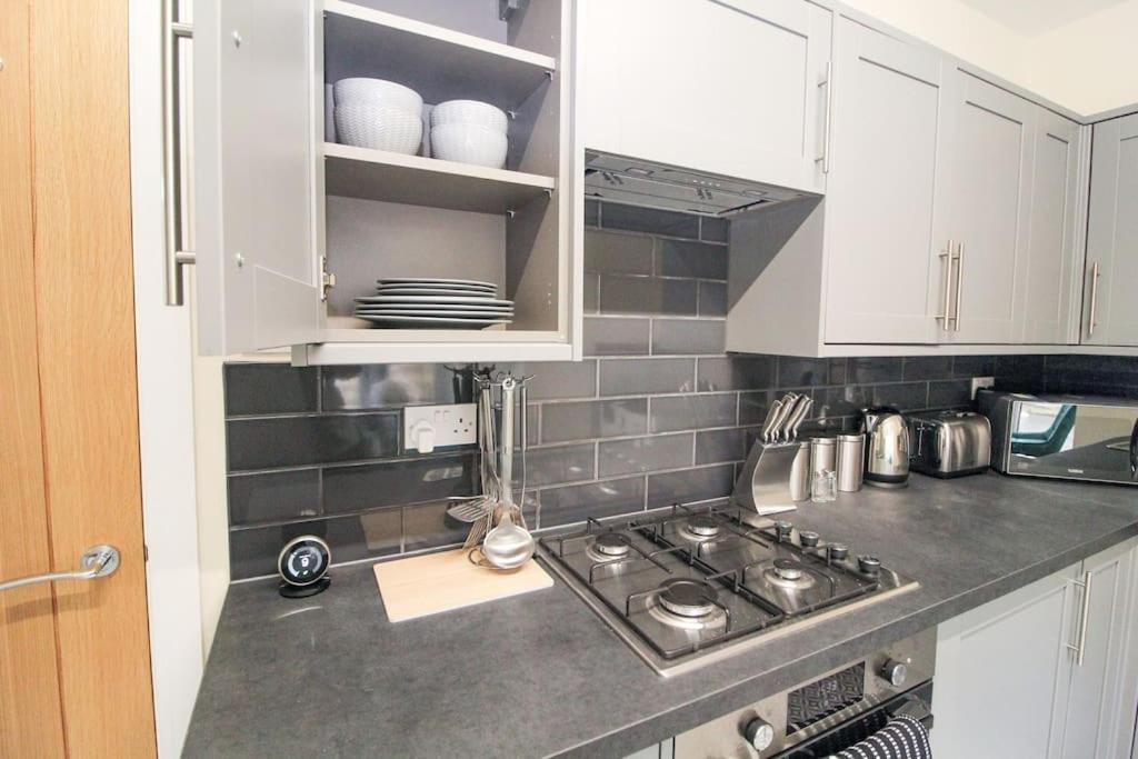 Modern 3 Bed, Contractors Welcome, Bradford 布雷得佛 外观 照片