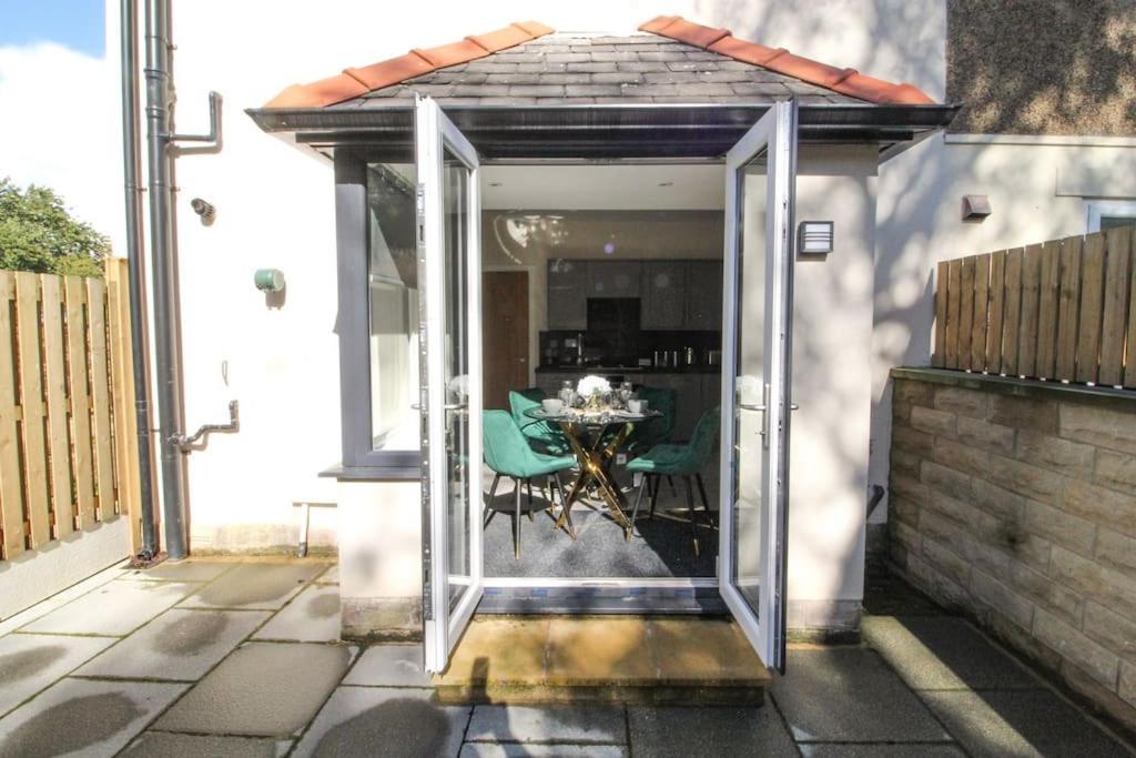 Modern 3 Bed, Contractors Welcome, Bradford 布雷得佛 外观 照片