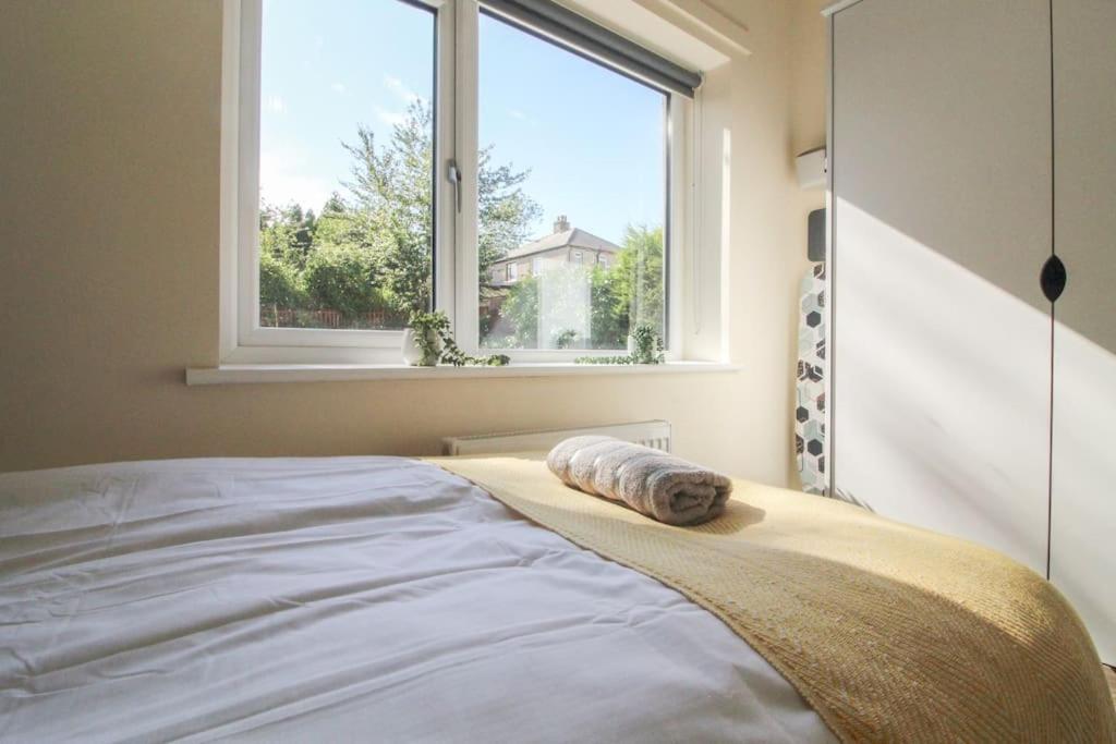 Modern 3 Bed, Contractors Welcome, Bradford 布雷得佛 外观 照片