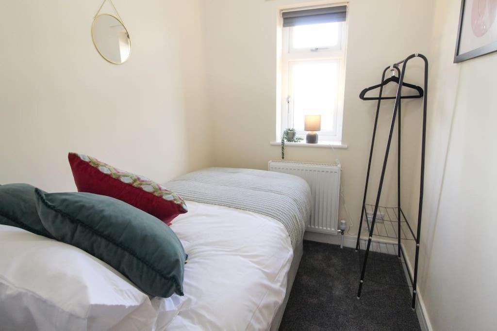 Modern 3 Bed, Contractors Welcome, Bradford 布雷得佛 外观 照片