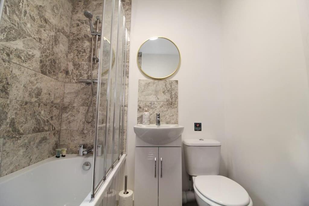 Modern 3 Bed, Contractors Welcome, Bradford 布雷得佛 外观 照片