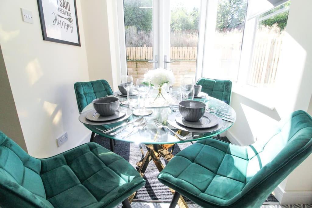 Modern 3 Bed, Contractors Welcome, Bradford 布雷得佛 外观 照片