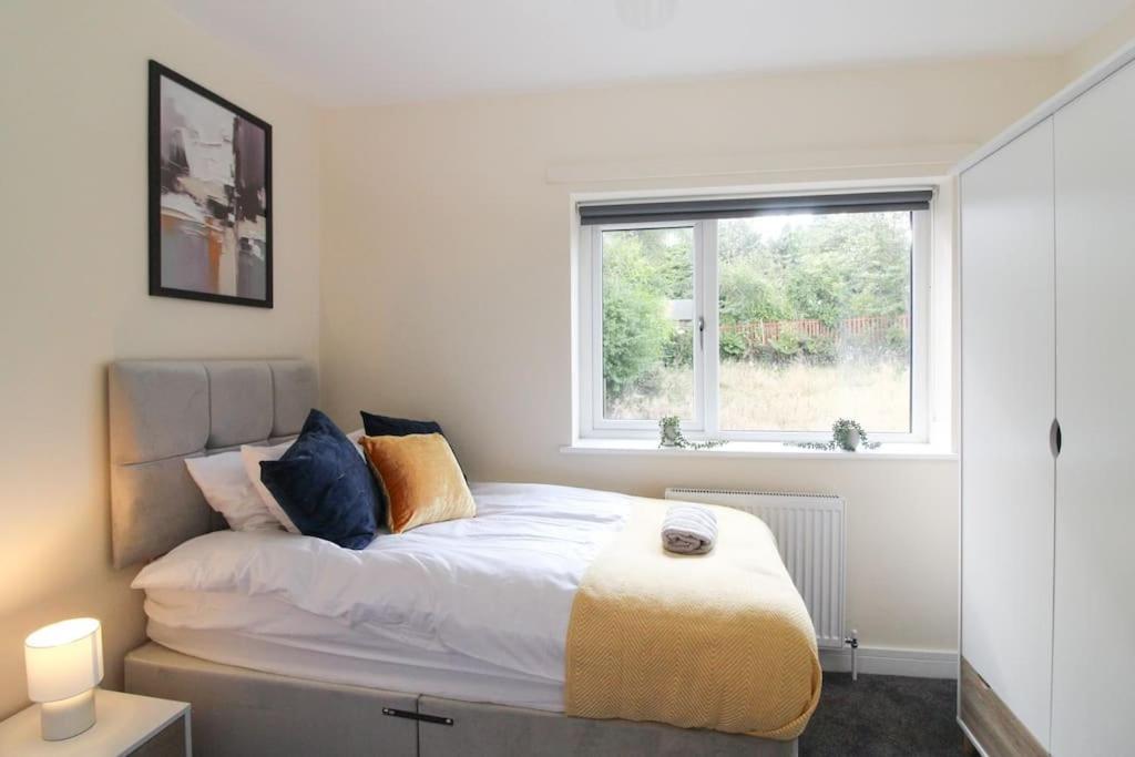 Modern 3 Bed, Contractors Welcome, Bradford 布雷得佛 外观 照片