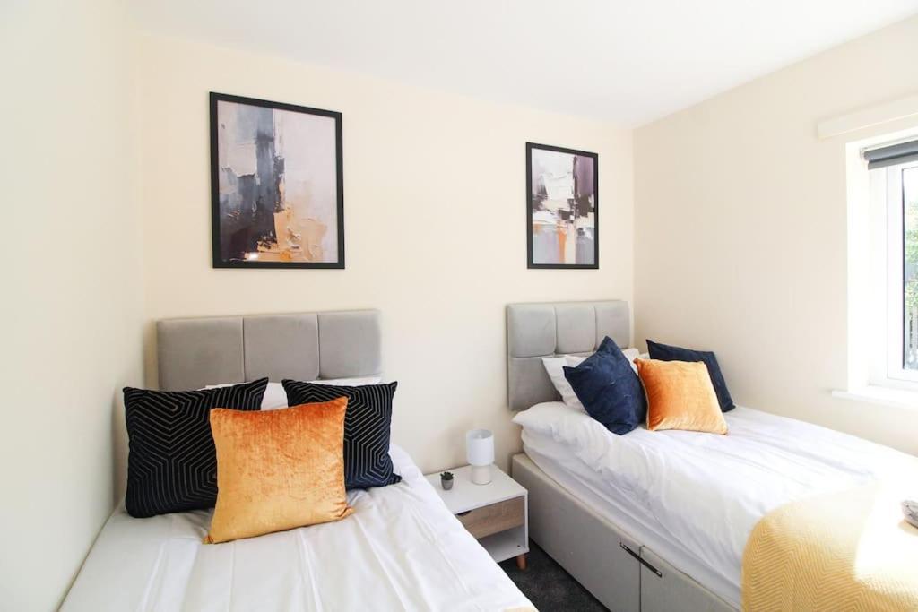 Modern 3 Bed, Contractors Welcome, Bradford 布雷得佛 外观 照片