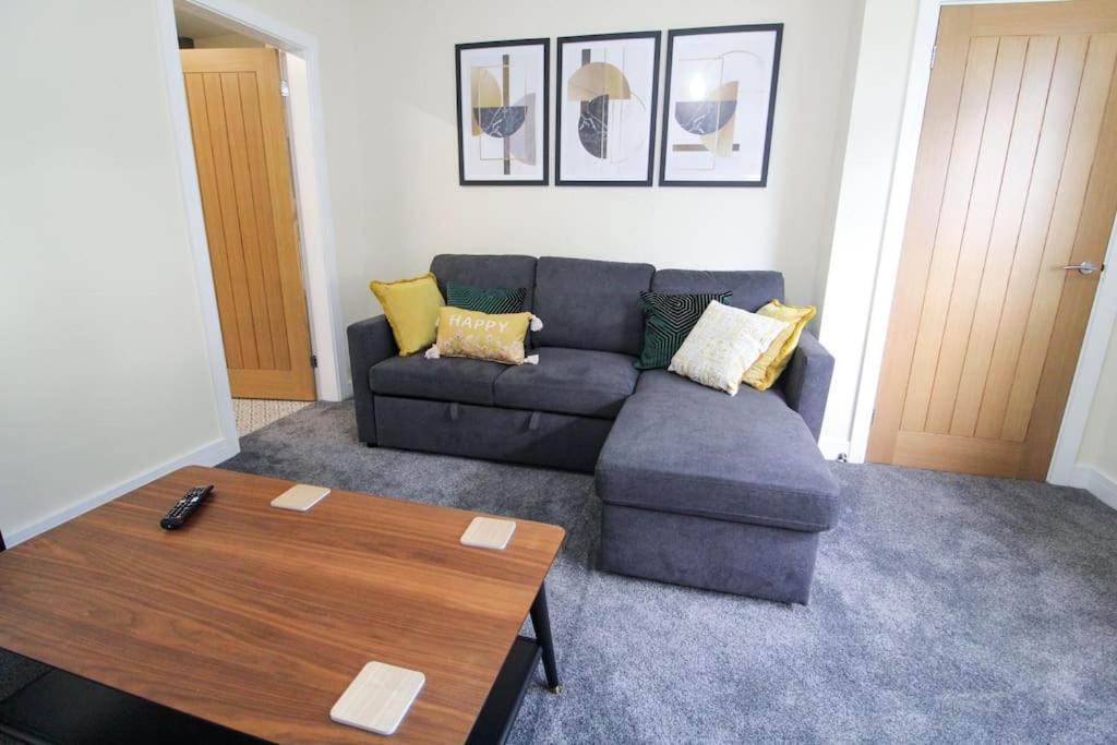 Modern 3 Bed, Contractors Welcome, Bradford 布雷得佛 外观 照片