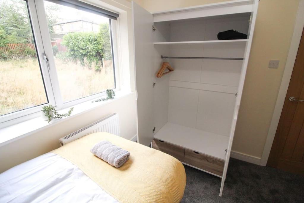 Modern 3 Bed, Contractors Welcome, Bradford 布雷得佛 外观 照片